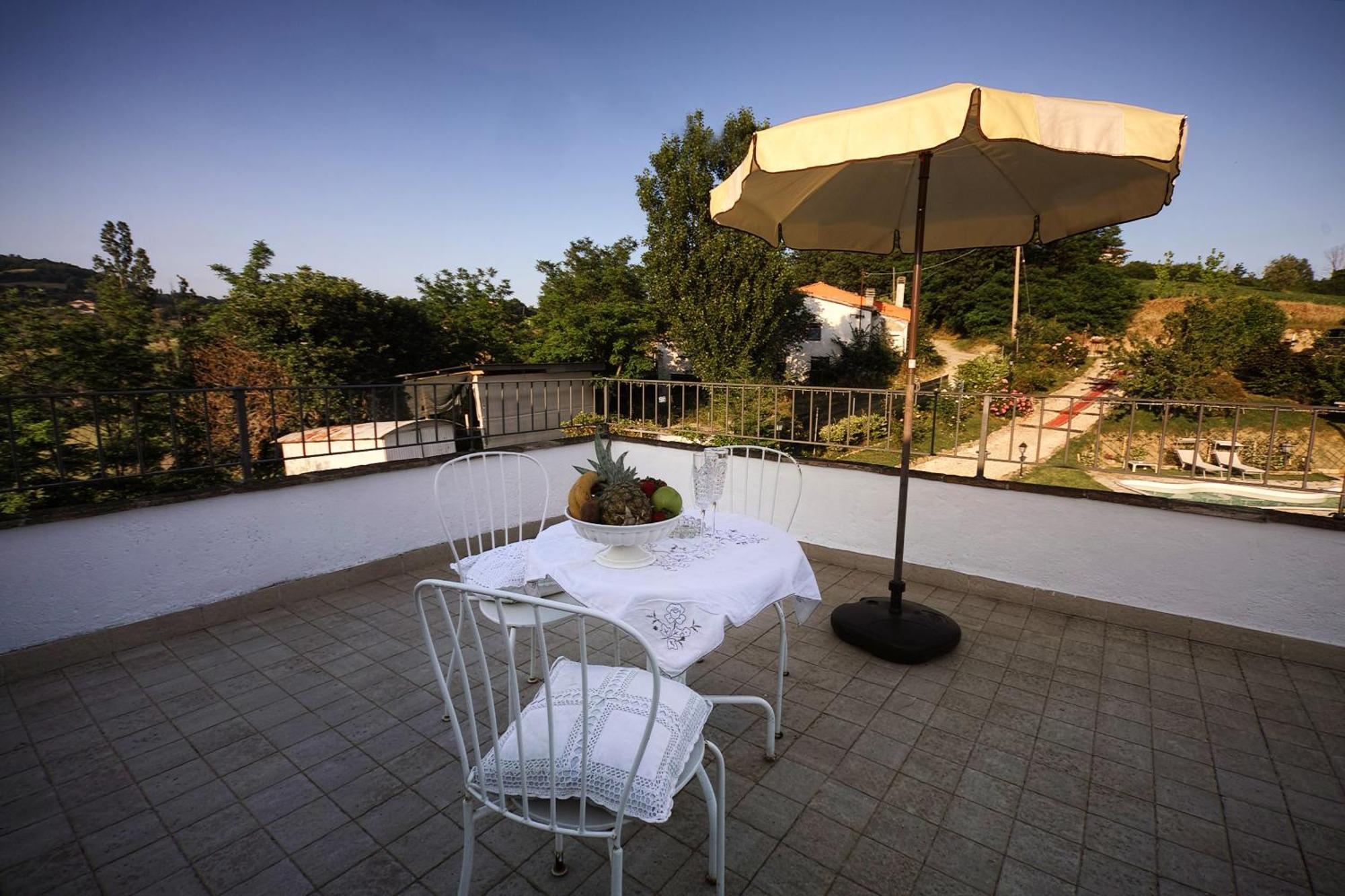Villa Tamara Country & Spa Suites Montefiore Conca Екстер'єр фото